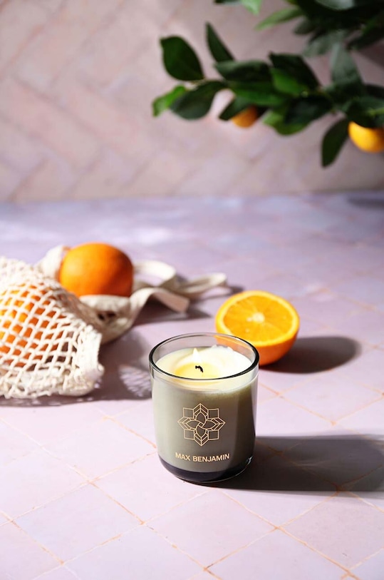 Ароматизована свічка Max Benjamin White Pomegranete 210 g RB.C03 білий