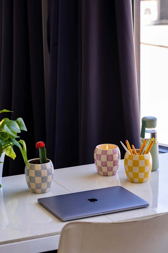 Vonná sójová svíčka Paddywax Checkmate Cotton & Teak 311 g CM1103EU vícebarevná