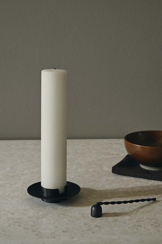 Home SPA Ferm Living gasidło do świec Twist 1104267456 czarny