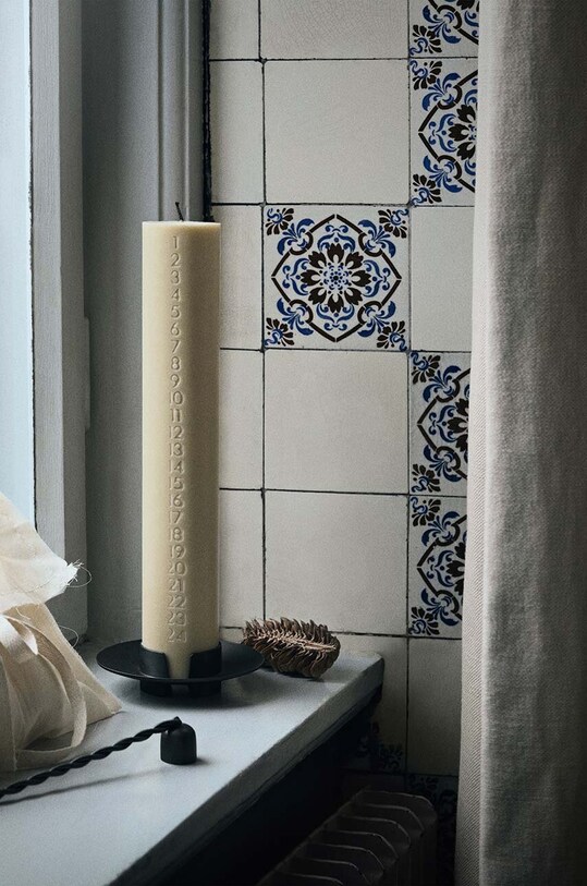 Гасник для свічок ferm LIVING Twist чорний 1104267456
