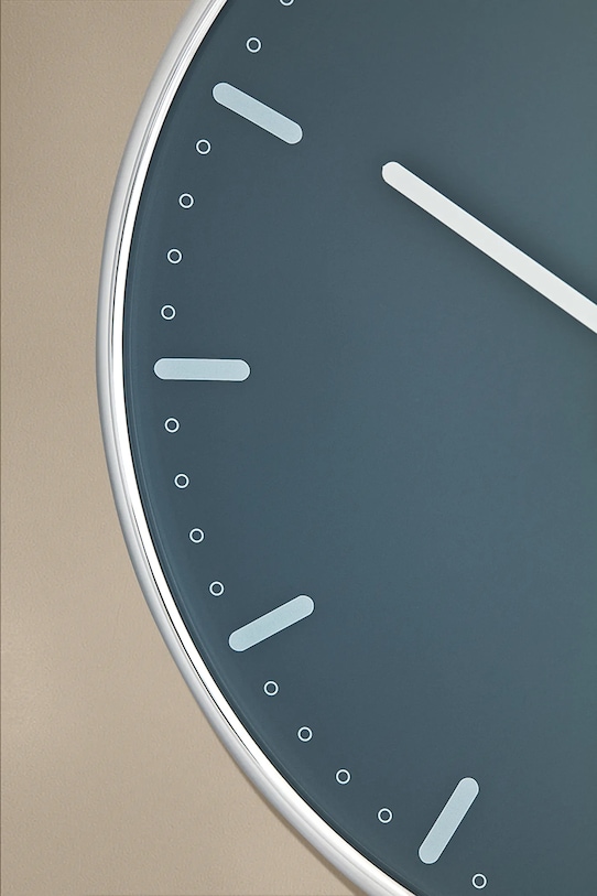 Salon i sypialnia Arne Jacobsen Clocks zegar ścienny z metalu 29 cm 43487 niebieski