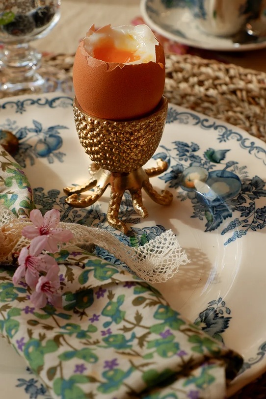 Doing Goods kieliszek na jajko Octo Egg Cup 1.30.10.021.921.4 żółty