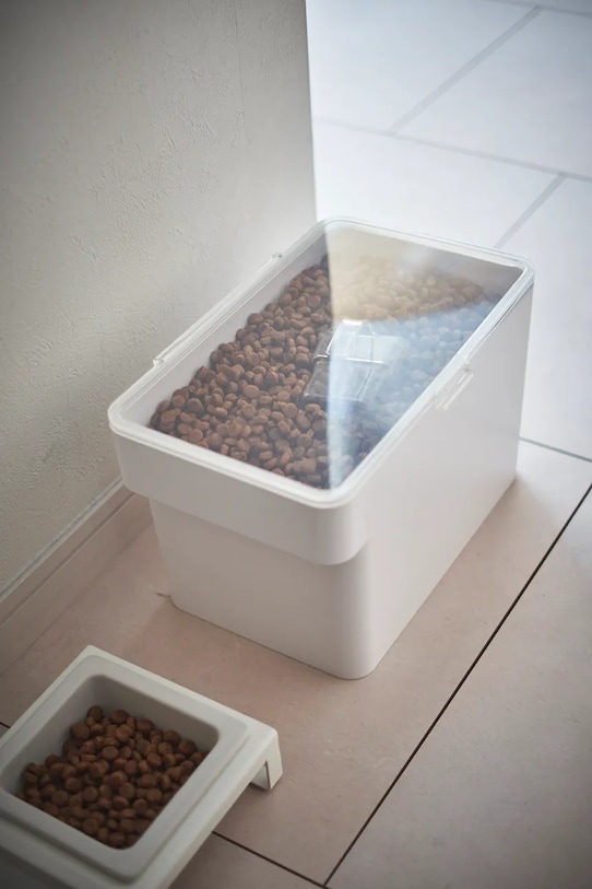 Nádoba na krmivo pre domáce zvieratá Yamazaki Tower 6 L 5611 biela AA00