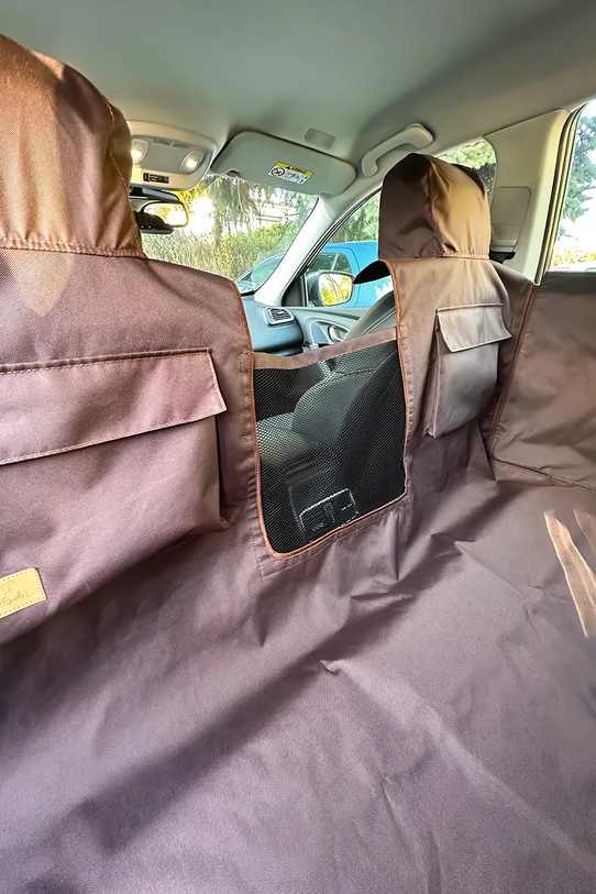 Bebobi mata samochodowa z pasem bezpieczeństwa dla psa 50 x 40 x 8 cm brązowy KMMBSBR