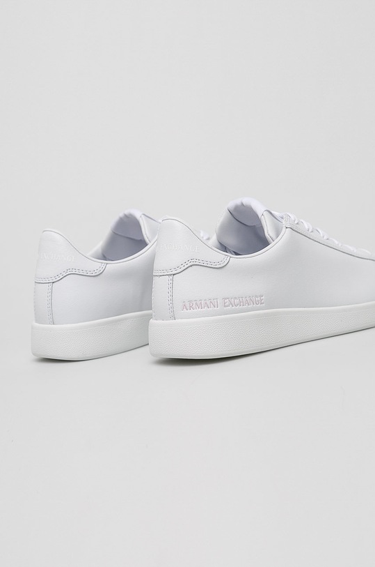 Обувки Armani Exchange - Обувки XDX032.XV161 бял
