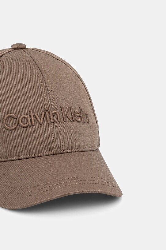 Βαμβακερό καπέλο του μπέιζμπολ Calvin Klein K50K505737 καφέ AA00