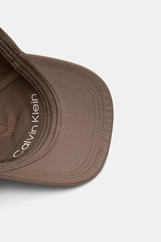 Βαμβακερό καπέλο του μπέιζμπολ Calvin Klein καφέ K50K505737