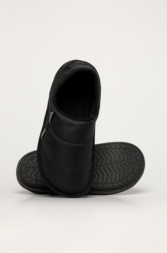 Crocs - Пантофи черен NEOPUFFSLIPPER205891