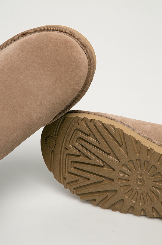 UGG - Śniegowce zamszowe Classic Caviar Mini beżowy 1112498.CRBO