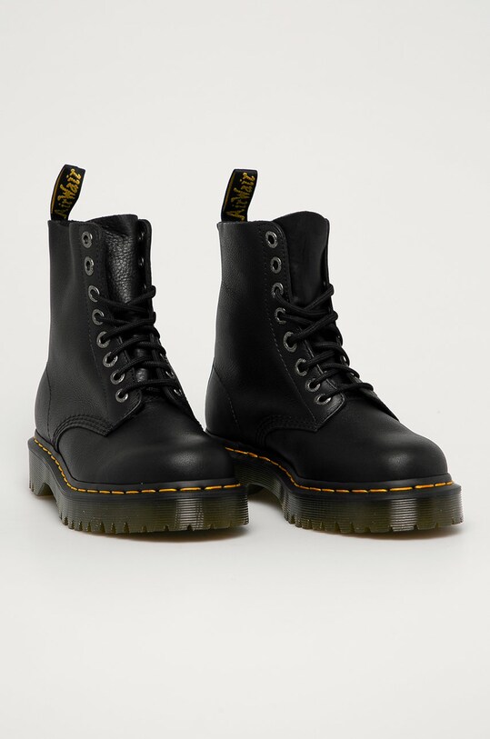 Шкіряні черевики Dr. Martens DM26206001 чорний AA00