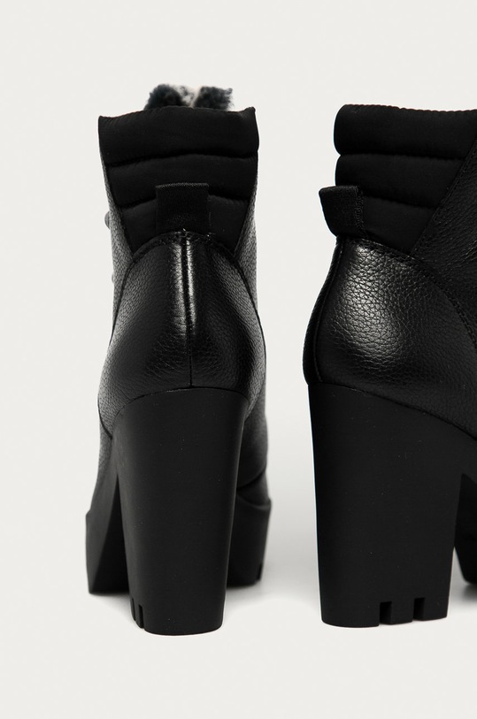 Boty Calvin Klein Jeans - Kožené kotníkové boty RE9835 černá