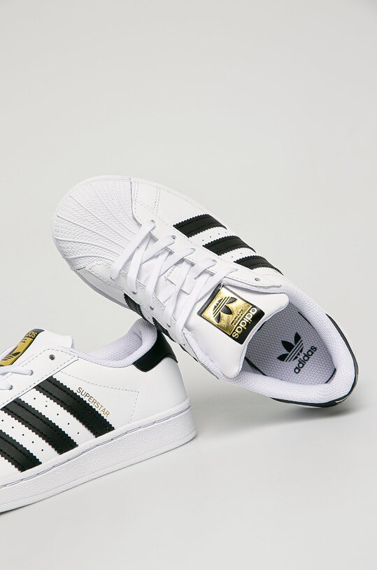 Băieți adidas Originals - incaltaminte din piele pentru copii Superstar FU7714 FU7714 alb
