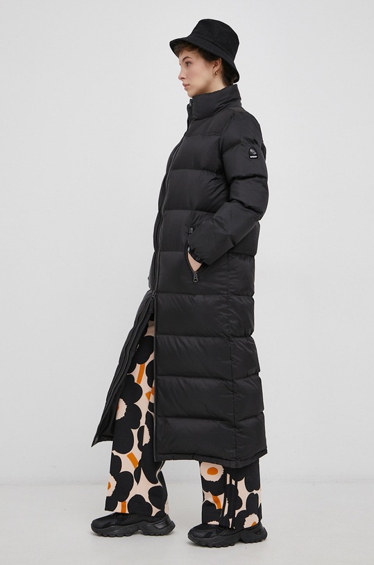 Péřová bunda Superdry W5011054A.02A černá AW21