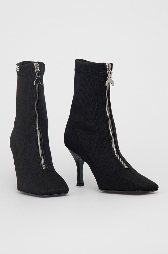 Členkové topánky Patrizia Pepe 2VA356.K103 čierna AW21