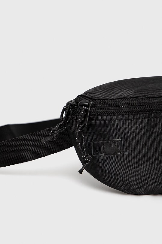 Ľadvinka New Era 60137398 čierna AW21