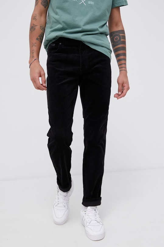 Menčestrové nohavice Wrangler W12SEC100 čierna AA00