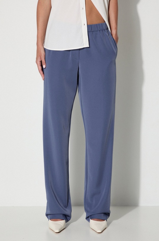 Hlače Samsoe Samsoe mornarsko plava F16304674