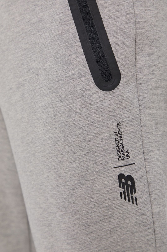Abbigliamento New Balance pantaloni MP11143AG grigio