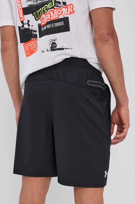 Under Armour Pantaloni scurți 1366167 negru 1366167