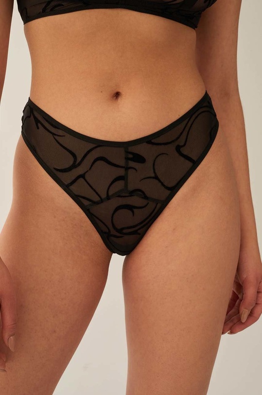 Undress Code stringi 455 czarny SS24