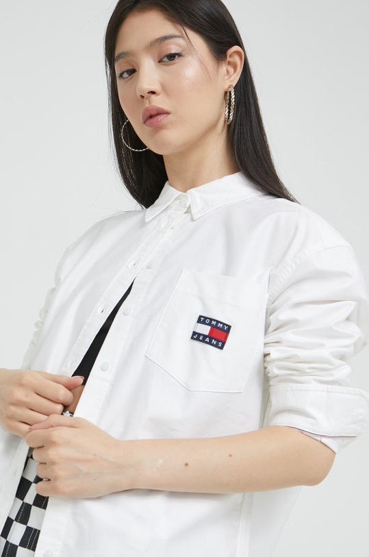 Bavlnená košeľa Tommy Jeans nášivka biela DW0DW13804.9BYY