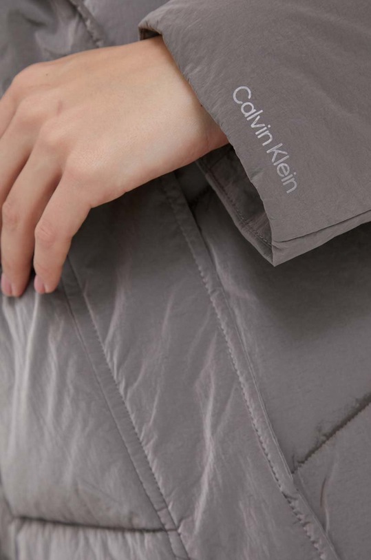 Bunda Calvin Klein K20K204693.9BYY hnědá