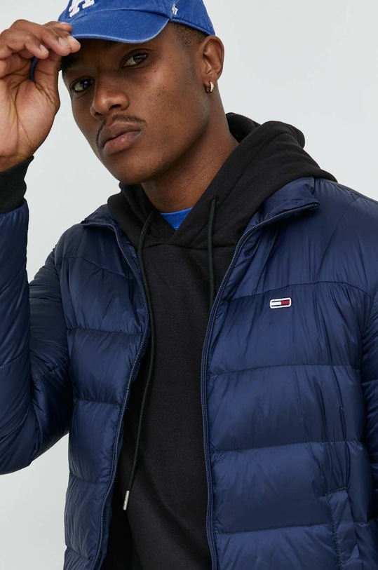 Péřová bunda Tommy Jeans námořnická modř DM0DM14086.9BYY