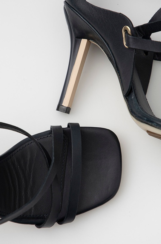 Tommy Hilfiger sandały skórzane Elevated TH High Heel granatowy FW0FW06653.DW5