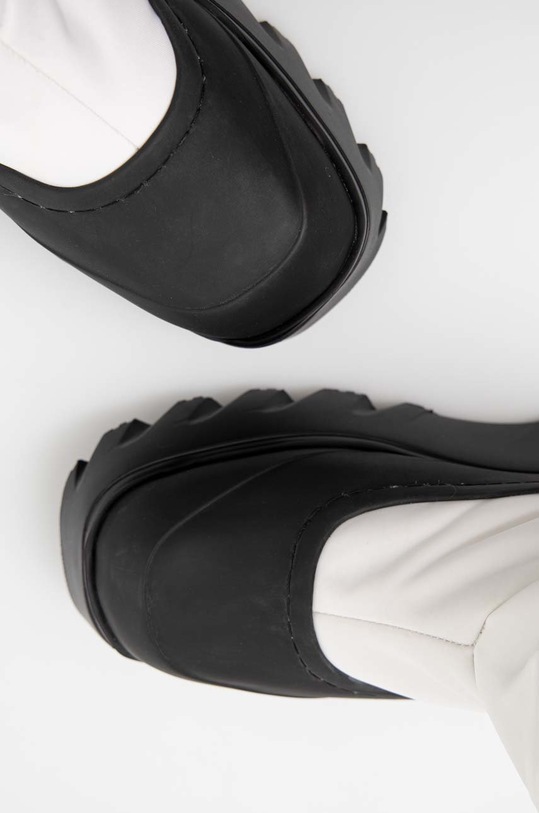 Love Moschino śniegowce JA24566G0FJHA100 biały