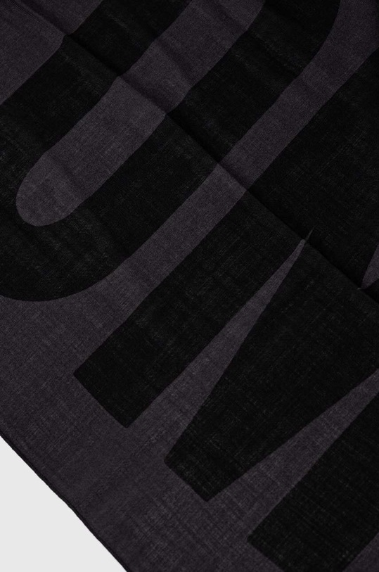 Vlněná šála Moschino M5134.50118 šedá AW23