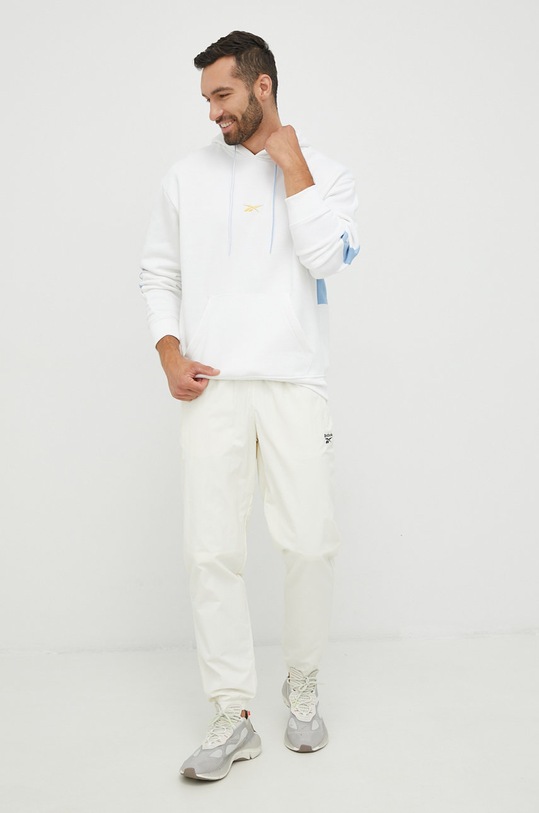 Reebok Classic spodnie dresowe HG1593 beżowy AW22