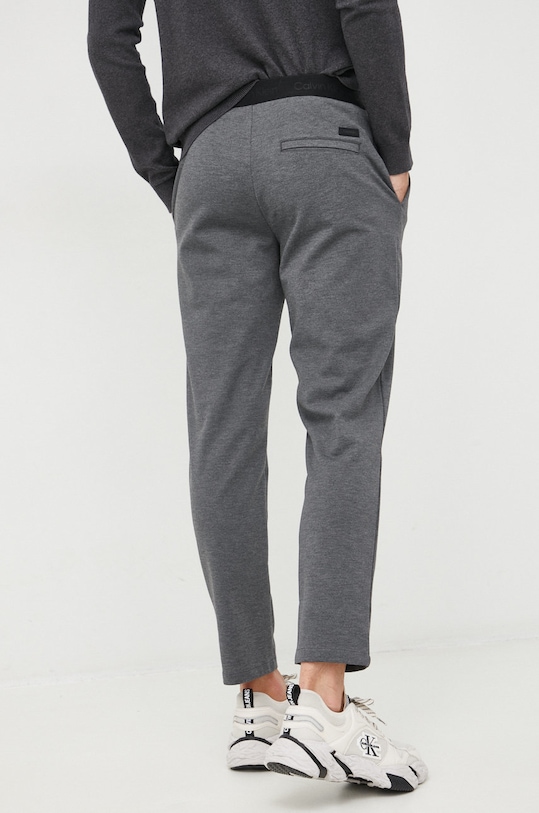 Odzież Calvin Klein spodnie K10K109913.9BYY szary