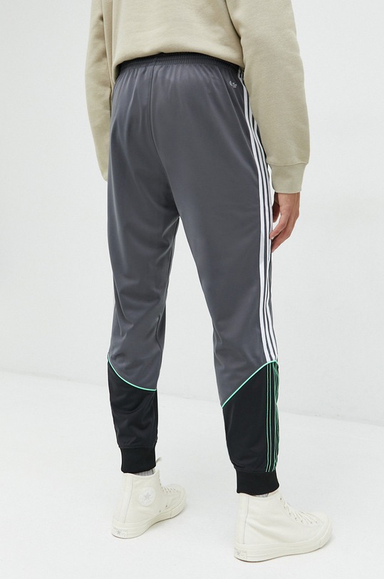 Oblačila Spodnji del trenirke adidas Originals HI3006 siva
