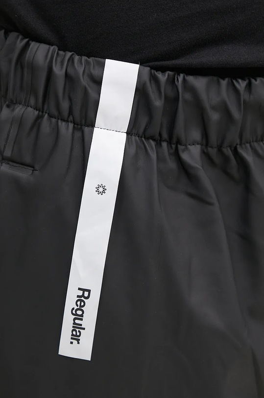 Rains spodnie dresowe Pants Regular 18560 czarny 18560.01