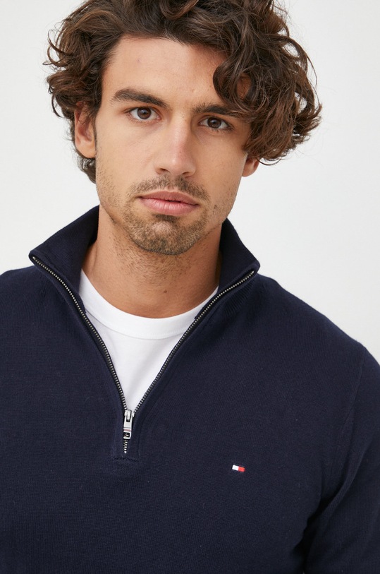 Svetr s příměsí kašmíru Tommy Hilfiger polorolák námořnická modř MW0MW28049.9BYY