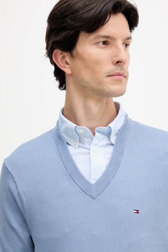 Tommy Hilfiger sweter z domieszką kaszmiru niebieski MW0MW28047.9BYY