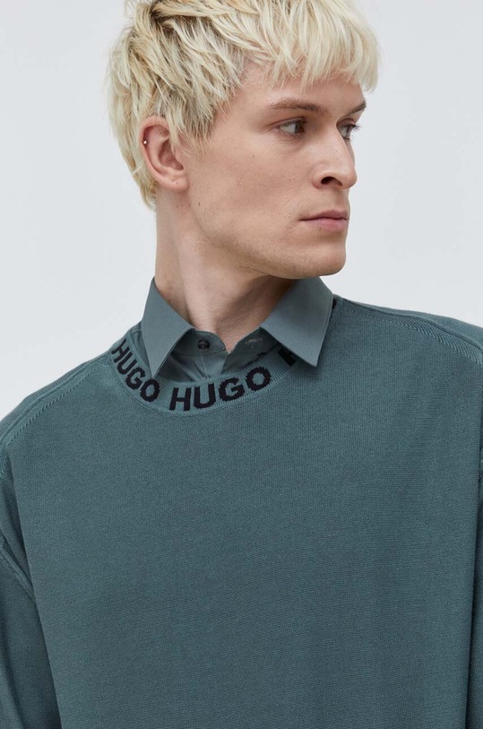 Памучен пуловер HUGO зелен 50474813