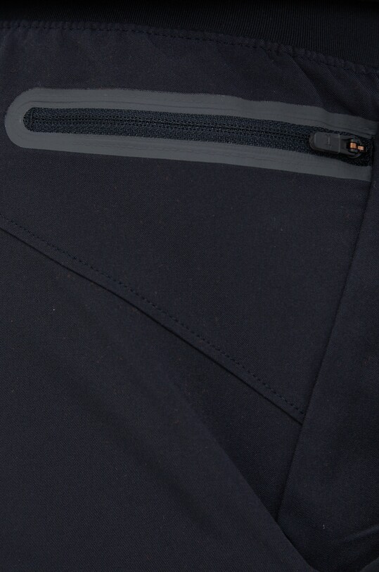 Under Armour pantaloni scurți de antrenament Unstoppable negru 1370378