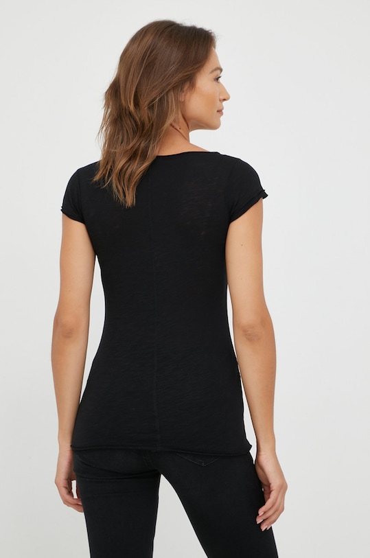 Одяг Футболка Sisley 3TNHL4007.100. чорний