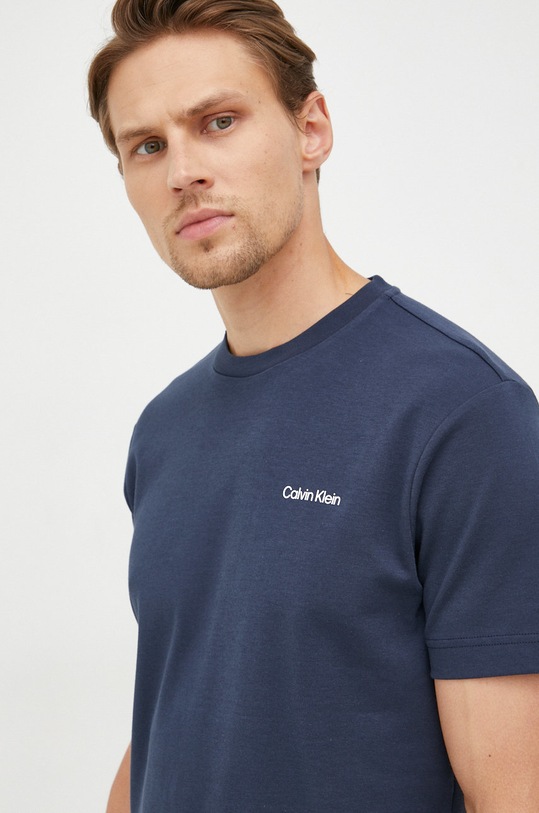 Βαμβακερό μπλουζάκι Calvin Klein σκούρο μπλε K10K109894.9BYY