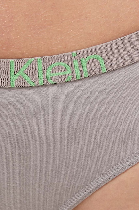 Oblečenie Tangá Calvin Klein Underwear 000QF7401E sivá