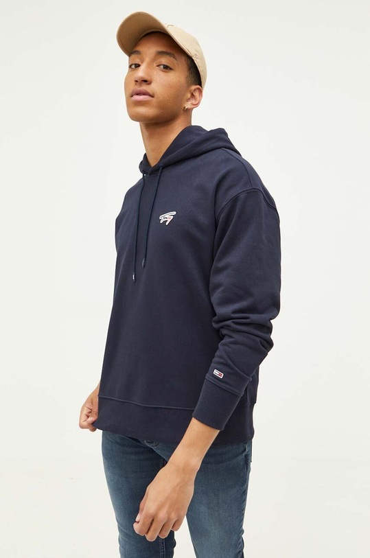 Mikina Tommy Jeans s kapucí námořnická modř DM0DM16797