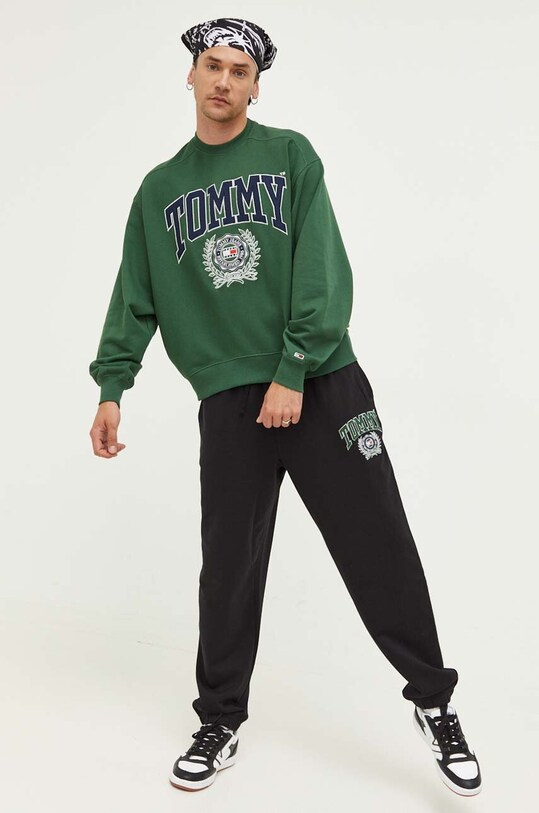 Βαμβακερή μπλούζα Tommy Jeans DM0DM16804 πράσινο AW23