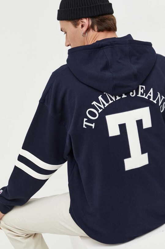 Bavlněná mikina Tommy Jeans s kapucí námořnická modř DM0DM16810