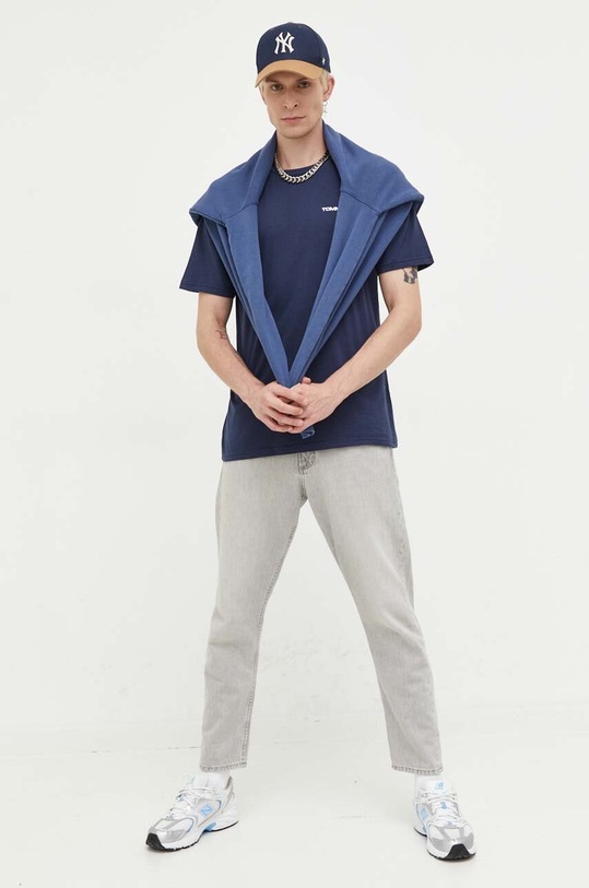 Βαμβακερή μπλούζα Tommy Jeans DM0DM17798 σκούρο μπλε AW23