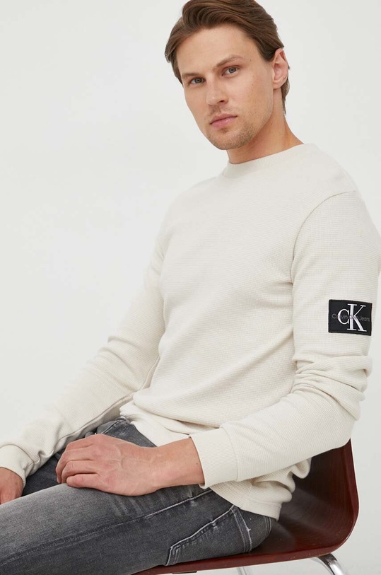 Βαμβακερή μπλούζα Calvin Klein Jeans χωρίς κουκούλα μπεζ J30J323485