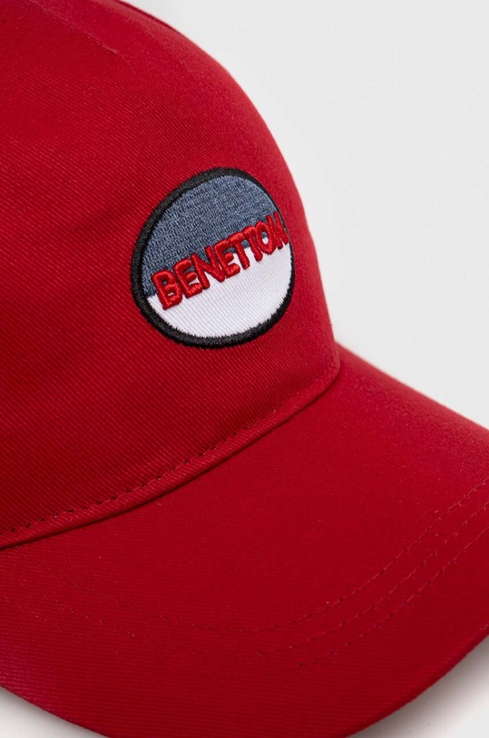 United Colors of Benetton czapka z daszkiem bawełniana dziecięca 6G0QCA01N.G.SEASONAL czerwony AW23