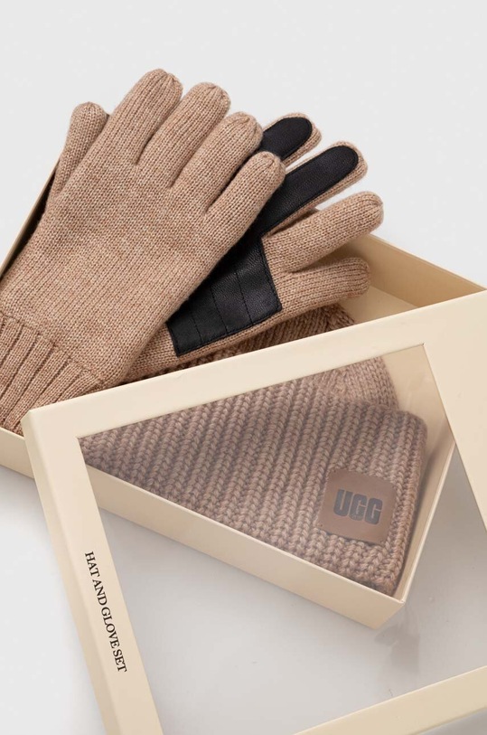 UGG cappello e quanti con aggiunta di lana 22725.