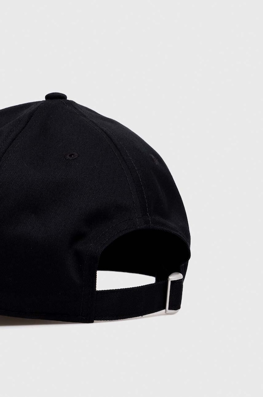 Akcesoria Under Armour czapka z daszkiem 1381645 czarny