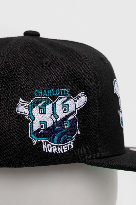 Akcesoria Mitchell&Ness czapka z daszkiem CHARLOTTE HORNETS HHSS5803.CHOYYPPPBLC czarny